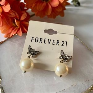 💕 4 for $20 NWT Forever 21 Pearl Earrings